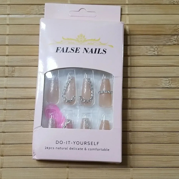 24 piece Nude rhinestone heart press on nails set - Picture 2 of 4
